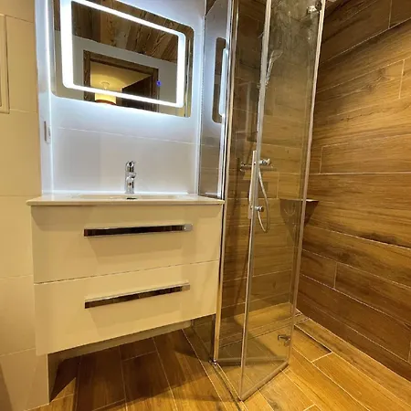 Chalet With Jacuzzi - Sauna - Fireplace - Game Apartmán Praranger